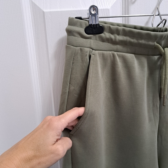 New! Bench Joggers Women's Size Medium Green Pull On Wide Leg Pant Sueded Jogger - Picture 5 of 9
